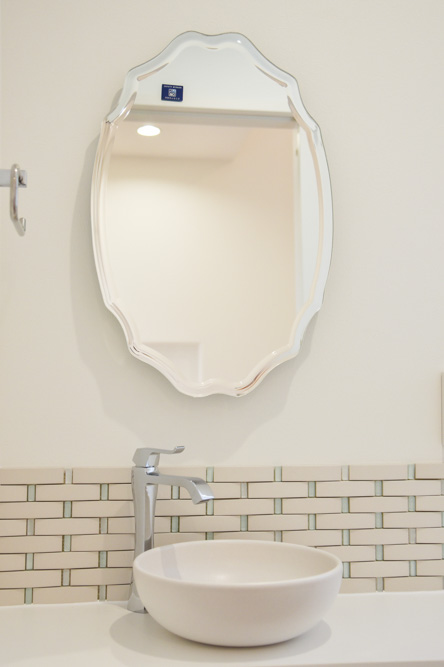 １階トイレのミラー（ミラー：お施主様支給品）